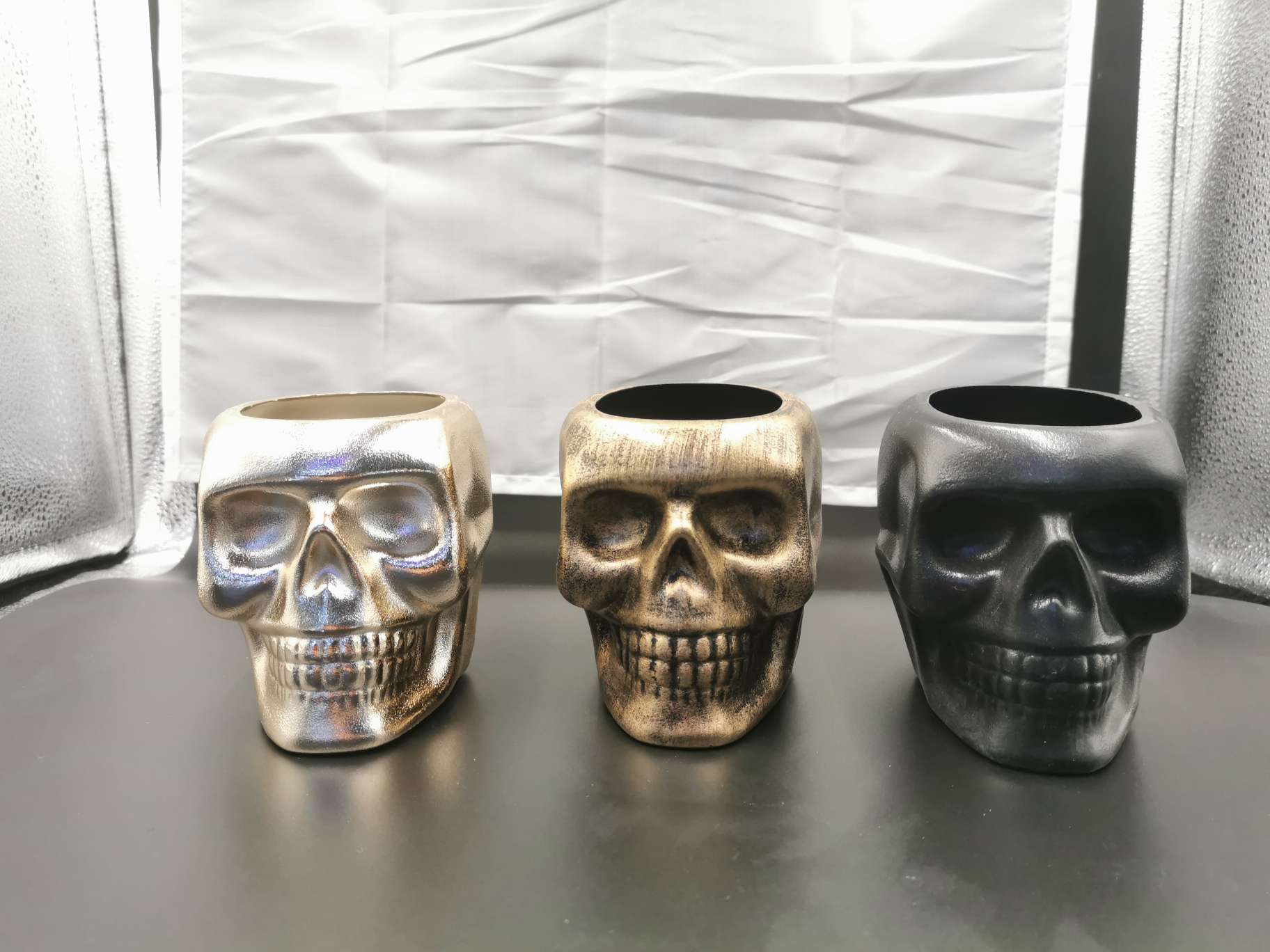 A large ghost head flower arrangement details Picture