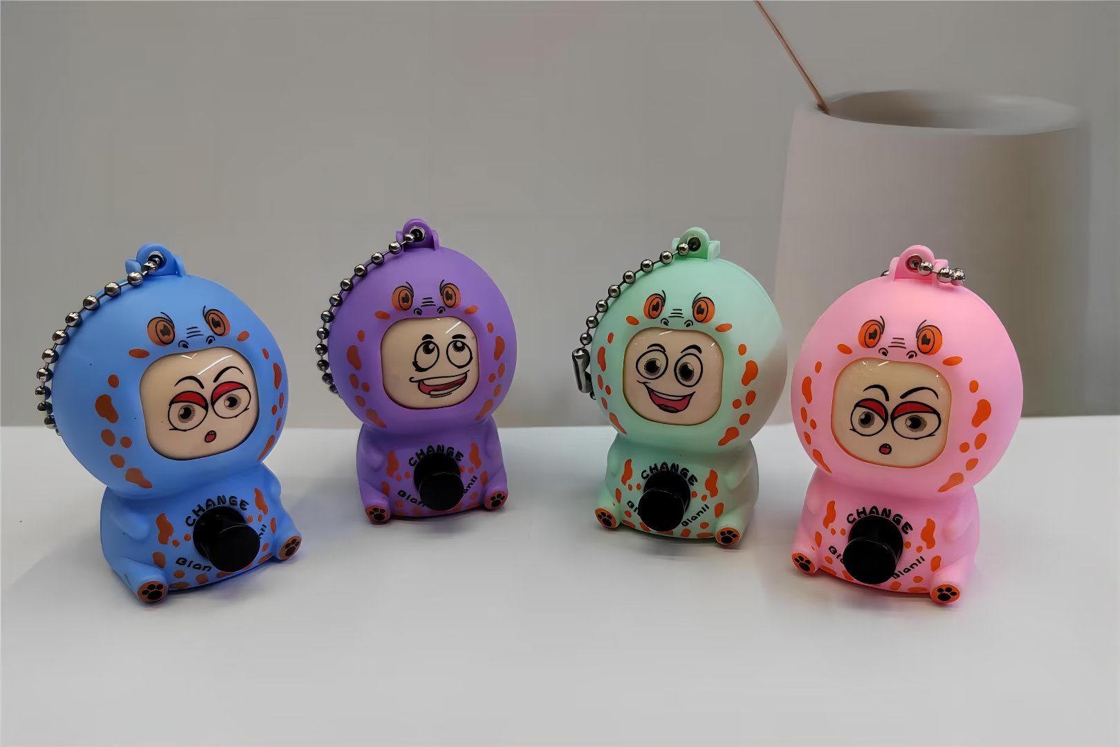 Children's toys cartoon cute face-changing small toys with beaded chains, rock-paper-scissors egg toys, kindergarten activity gifts, fun gacha gift toys
