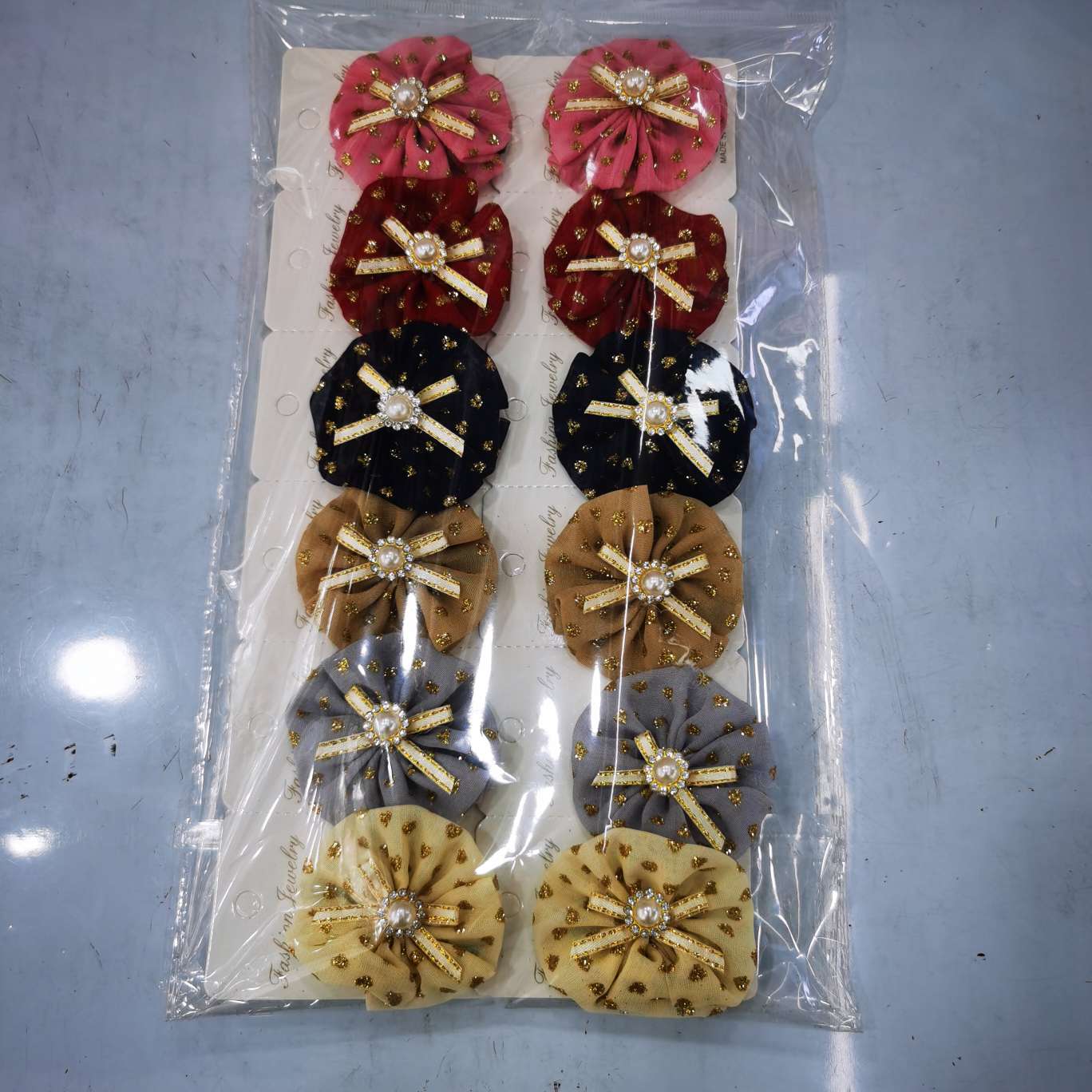 市衣发夹配金色节子