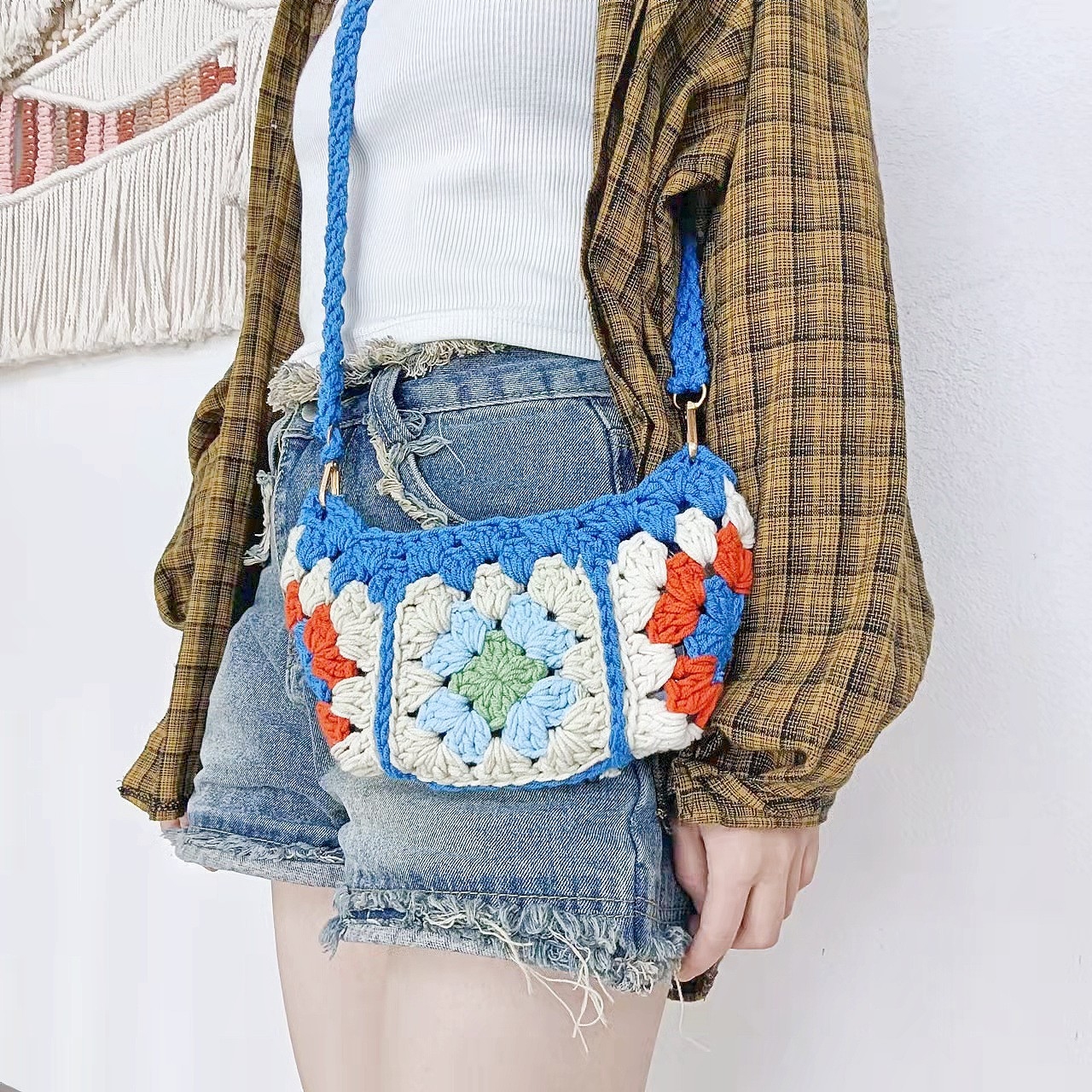 Grandmother style woven bag, handcrafted crochet, retro mobile phone bag, ethnic style woven crossbody single-shoulder crochet bag wholesale details Picture