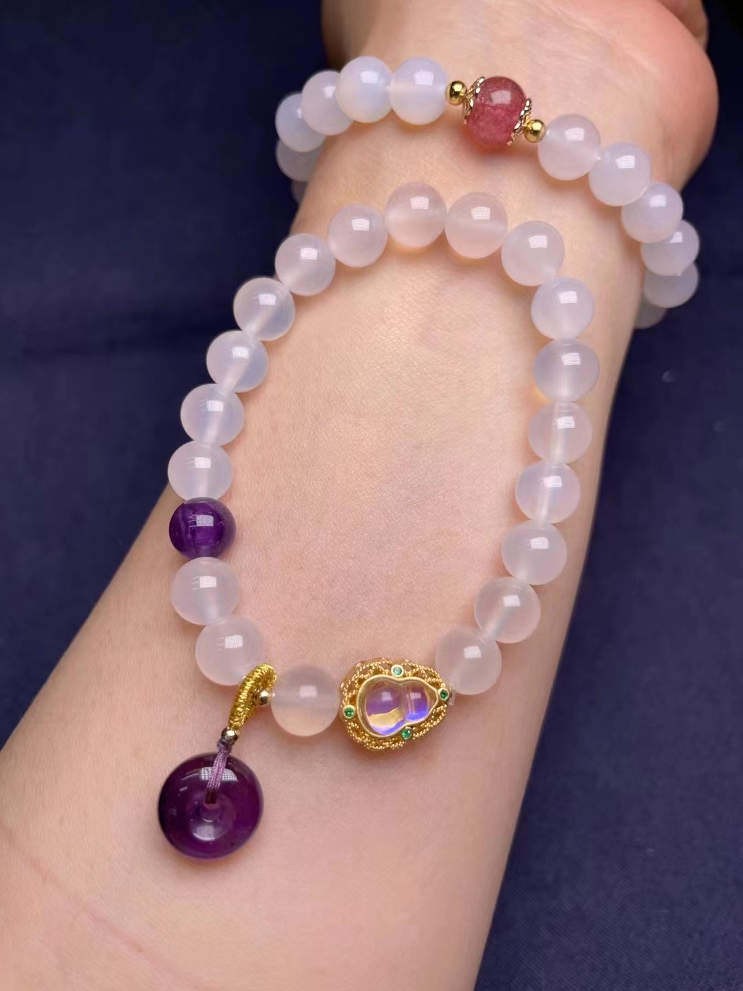Lychee frozen white agate hand beads come in a variety of styles, are popular bestsellers and summer new products Item Picture