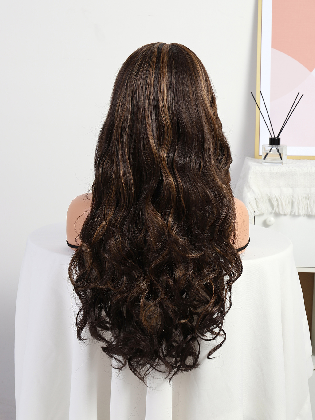 Peluca europea y americana peluca de dama cabello largo rizado diagonal fibra química cabeza cabeza encaje frontal encaje pequeño peluca de comercio exterior wig Item Picture