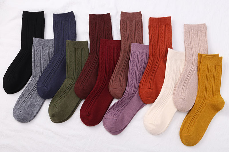 喜朗登春秋冬季纯色女士中筒袜 双针提花菱形格羊绒女袜子 厂家混色批发2060详情2