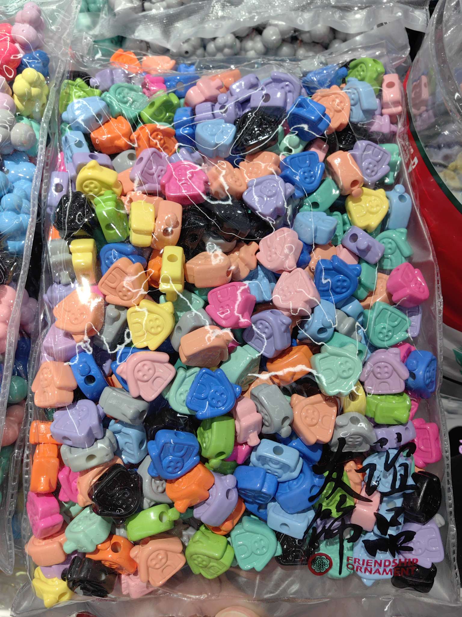 友谊饰品     Uv烤漆小房子    ， E区3楼6街8732