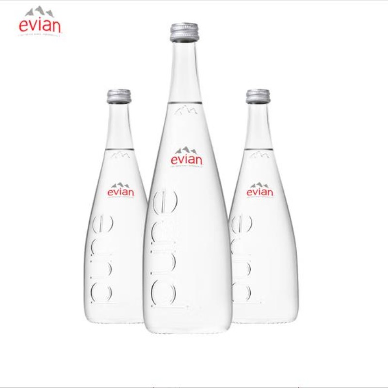 依云（evian）法国原装进口 依云天然矿泉水750ml弱碱性饮用水玻璃瓶天热矿泉水