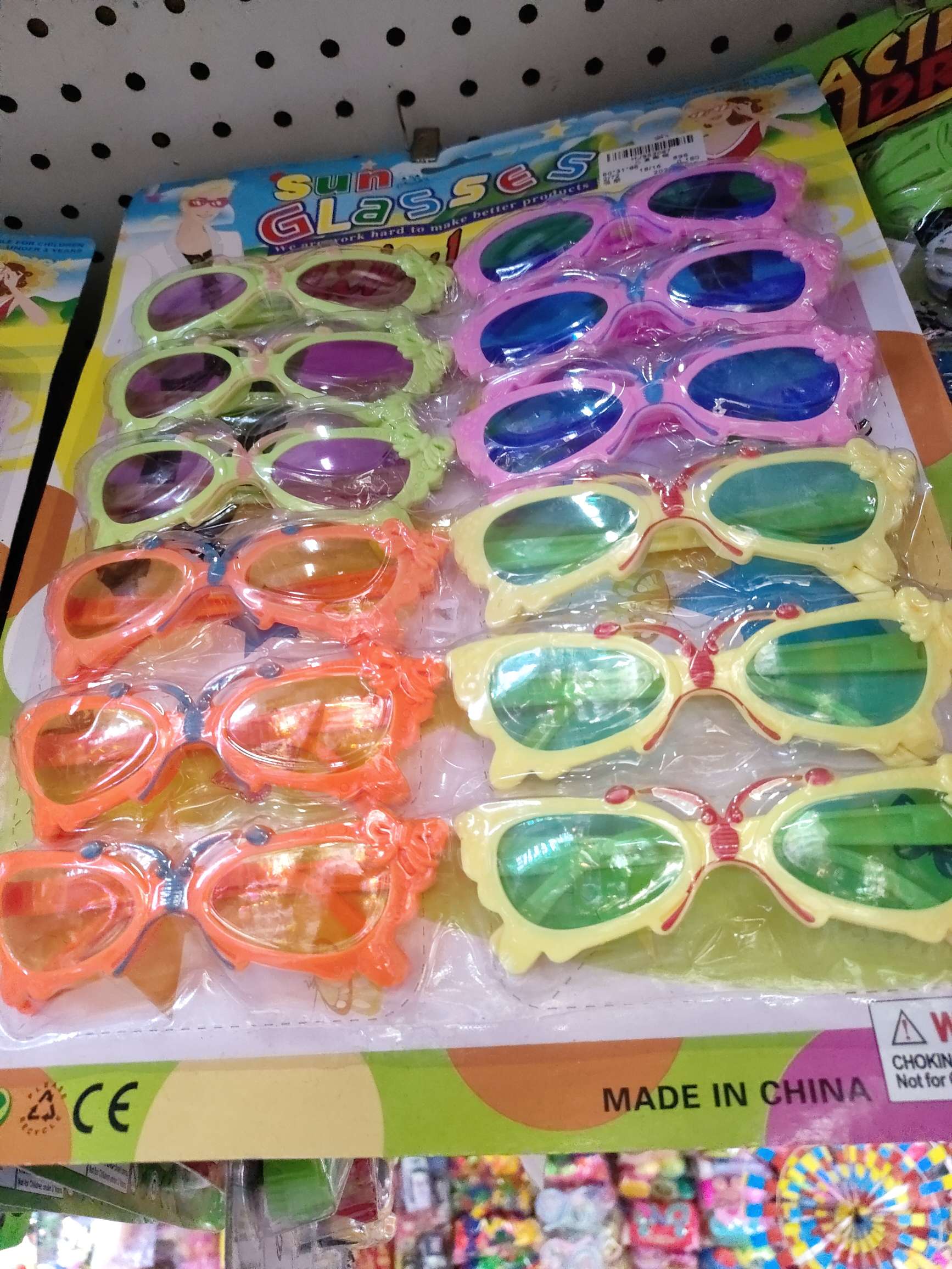 儿童眼镜厂家直销普通玩具，12个/卡，8.5/卡，96卡/箱。每款一箱起订，整箱不混款。儿童太阳镜儿童墨镜儿童眼镜详情图3