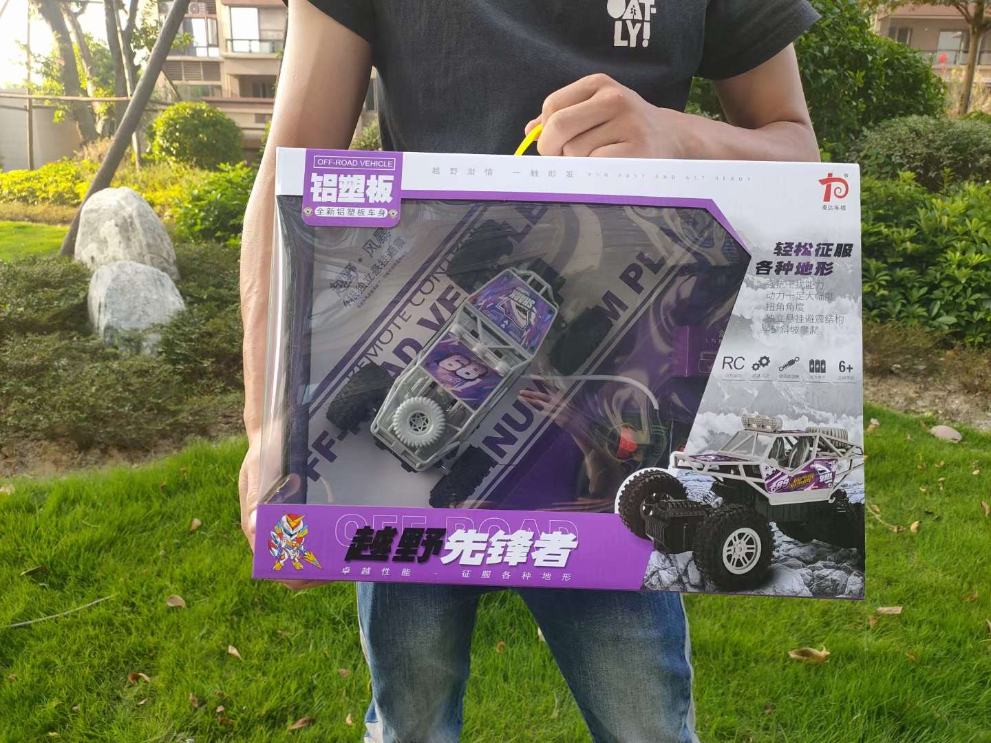 Remote control off-road vehicle, climbing vehicle, remote control toy, children's car model Specification image