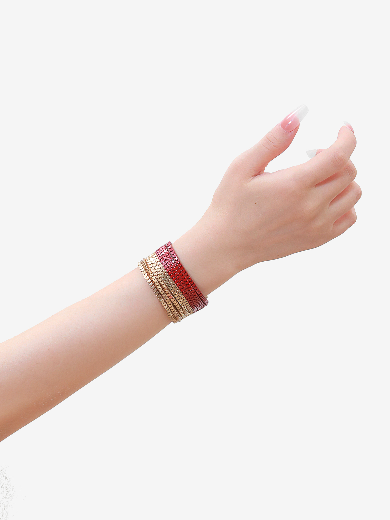 The new alloy bracelet is a fashionable street style in Europe and America. It has an elegant and exquisite metallic texture and is a versatile women's accessory Application Scenario