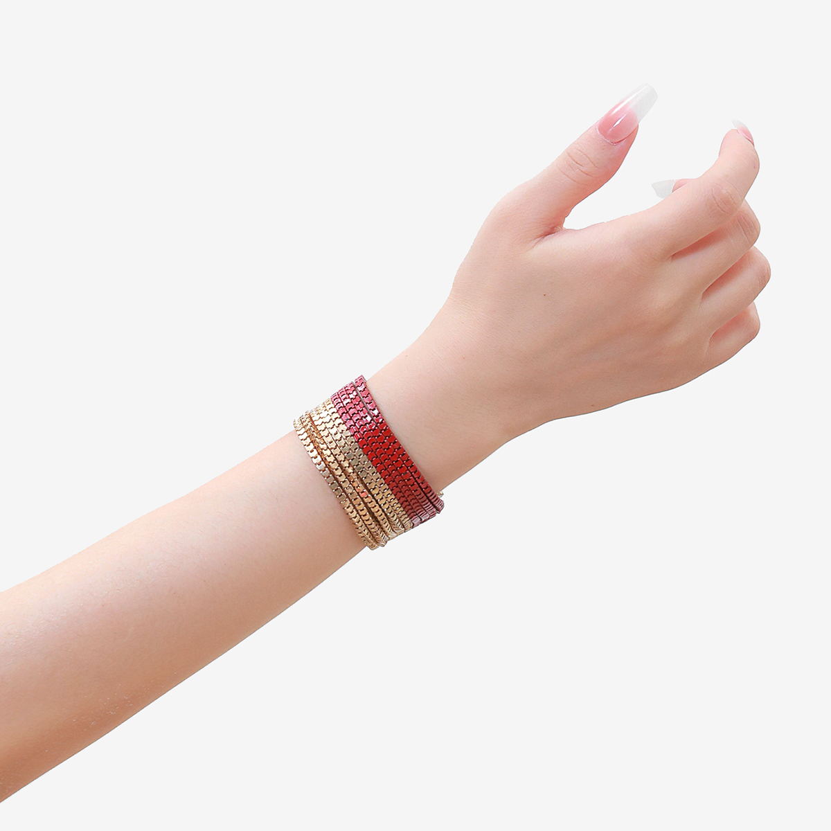 The new alloy bracelet is a fashionable street style in Europe and America. It has an elegant and exquisite metallic texture and is a versatile women's accessory Item Picture