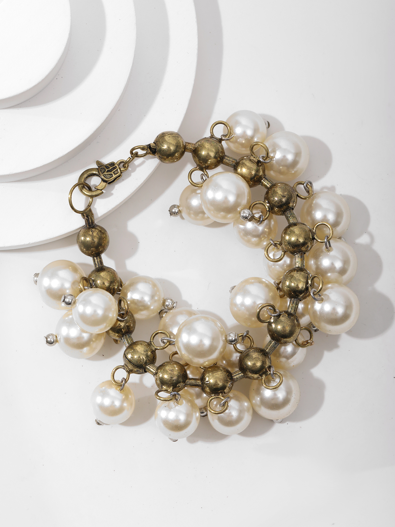 The new alloy bracelet is a stylish street style in Europe and America, with a metallic texture that is elegant, exquisite and versatile for women Specification image