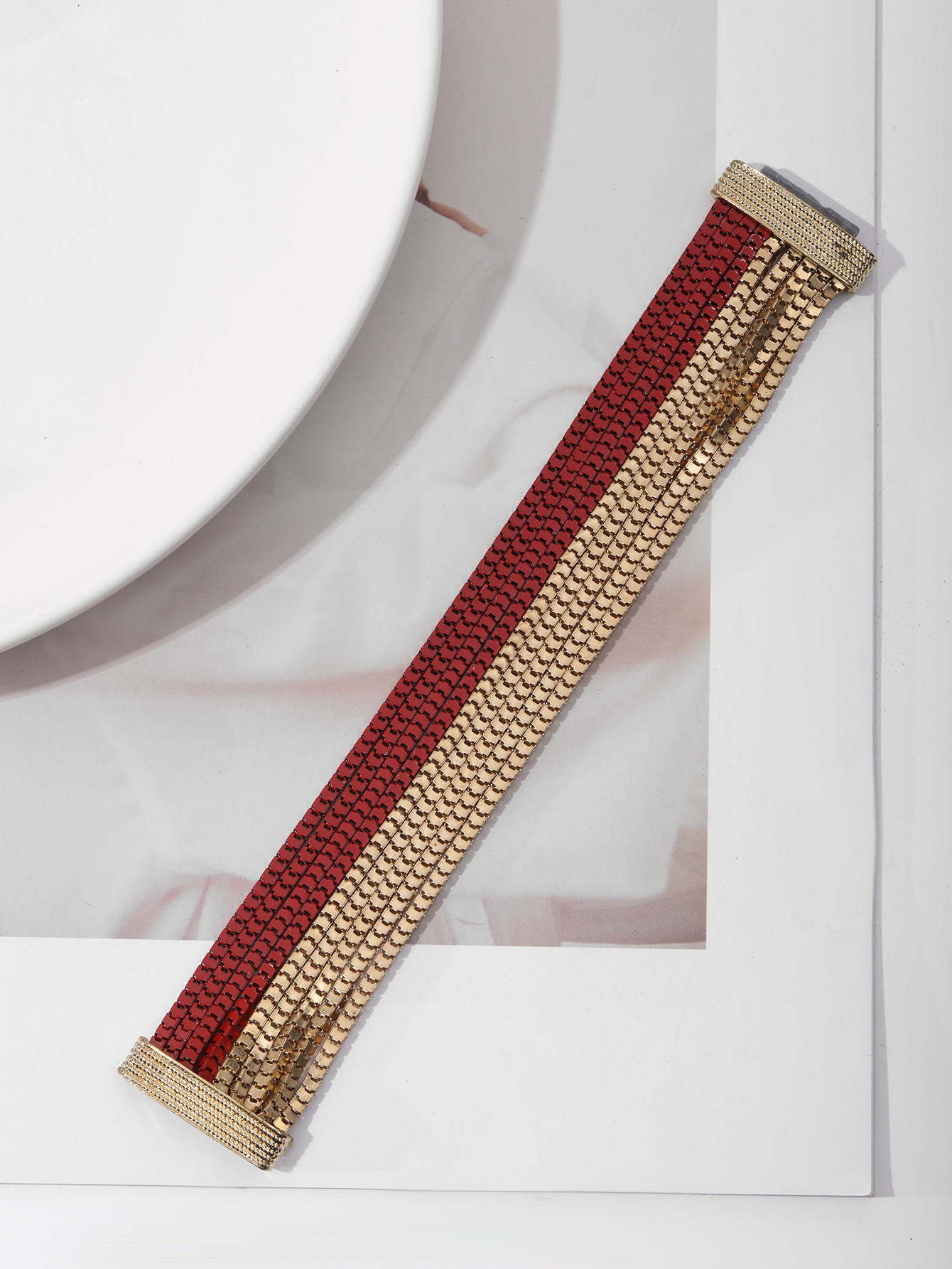 The new alloy bracelet is a fashionable street style in Europe and America. It has an elegant and exquisite metallic texture and is a versatile women's accessory details Picture