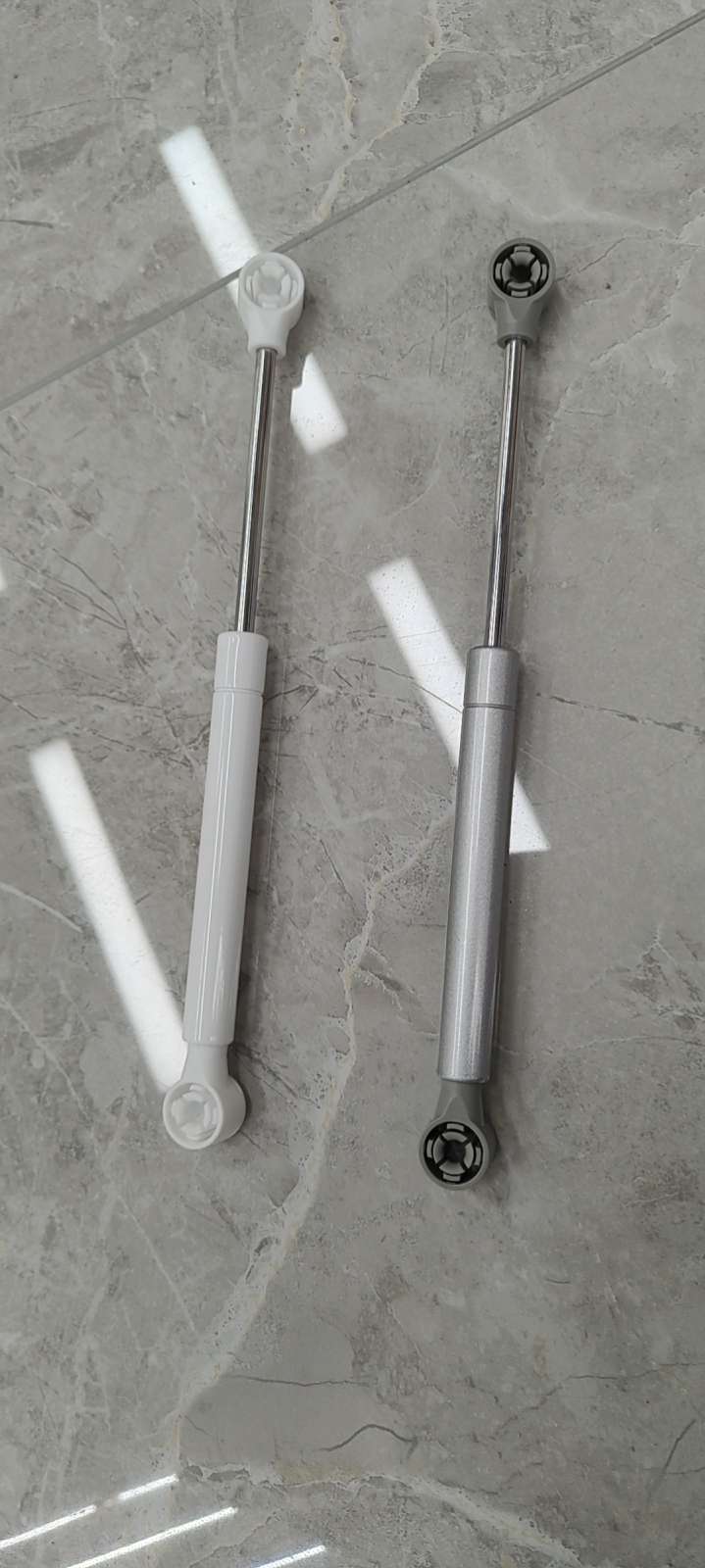 Varios gabinetes gas brace Item Picture