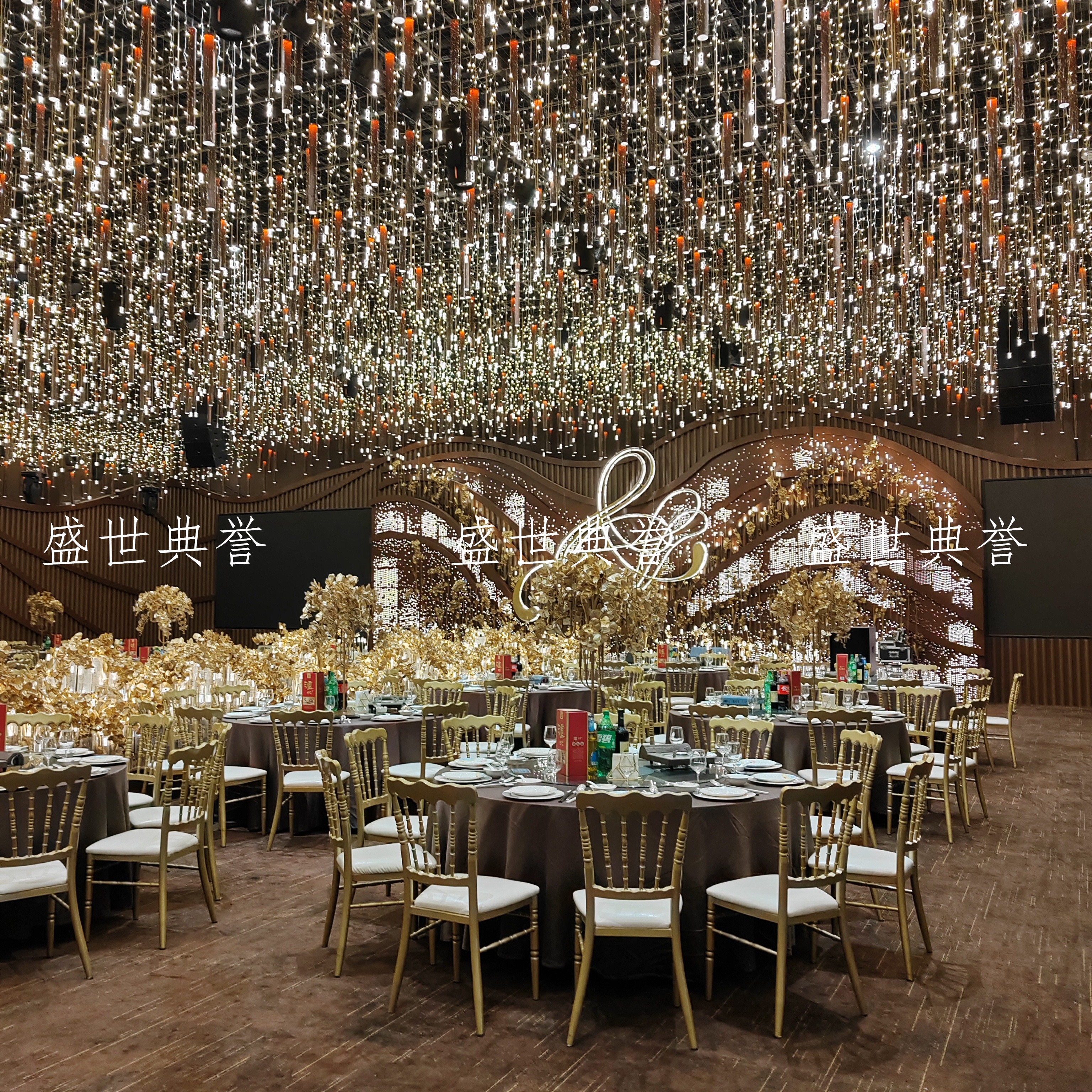 上海宴会酒店餐桌椅婚宴中心金属折叠椅酒店主题宴会竹节椅古堡椅
