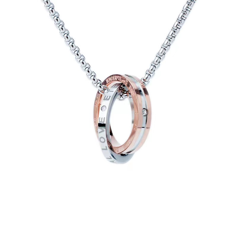 Korean-style round rhinestone double-ring necklace with stone inlay, titanium steel pendant, stainless steel, fashionable and versatile couple necklace Application Scenario