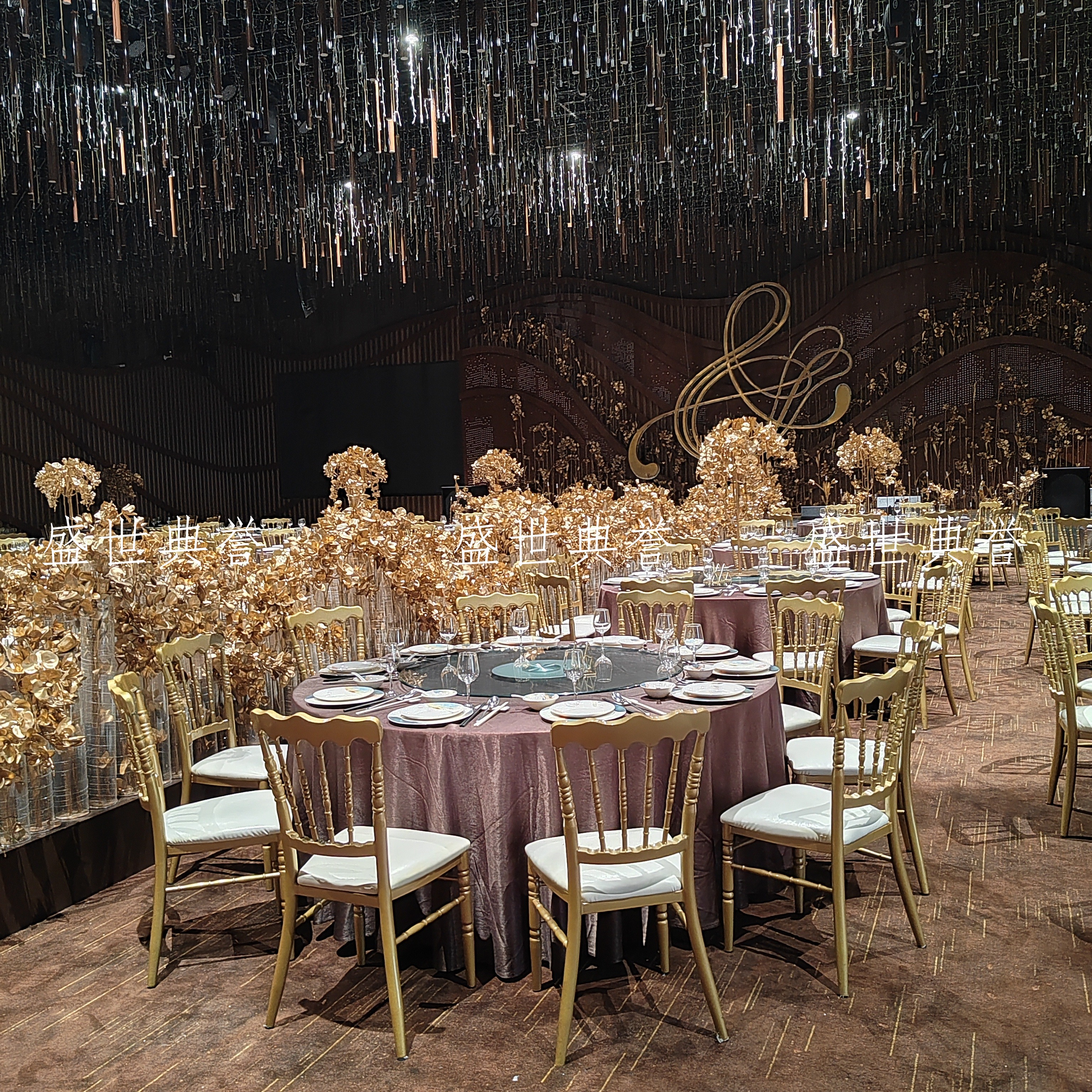 Hangzhou Banquet Center dining tables and chairs Hotel theme wedding bamboo joint chairs, European-style wedding castle chairs, wedding banquet folding chairs Application Scenario