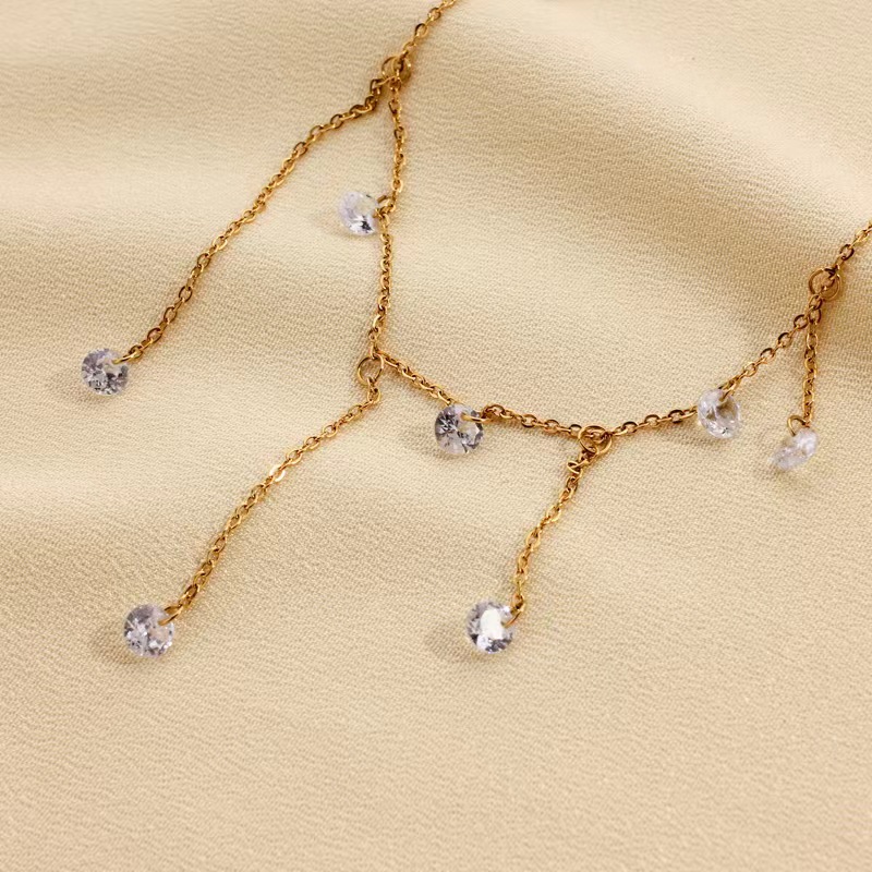 European and American titanium steel, beautiful starlight loose diamond, tassel, zircon, shining summer gold-plated necklace, tassel, sexy collarbone chain for women Application Scenario