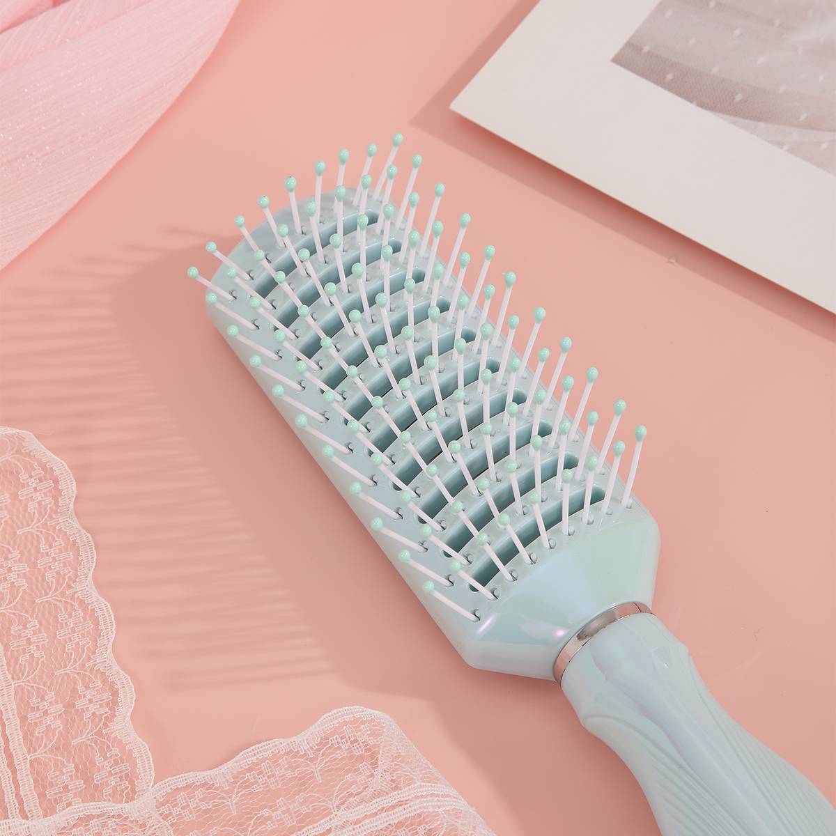 Anti-static hollowed-out hair comb, a fluffy, straight and smooth hair massage comb Application Scenario