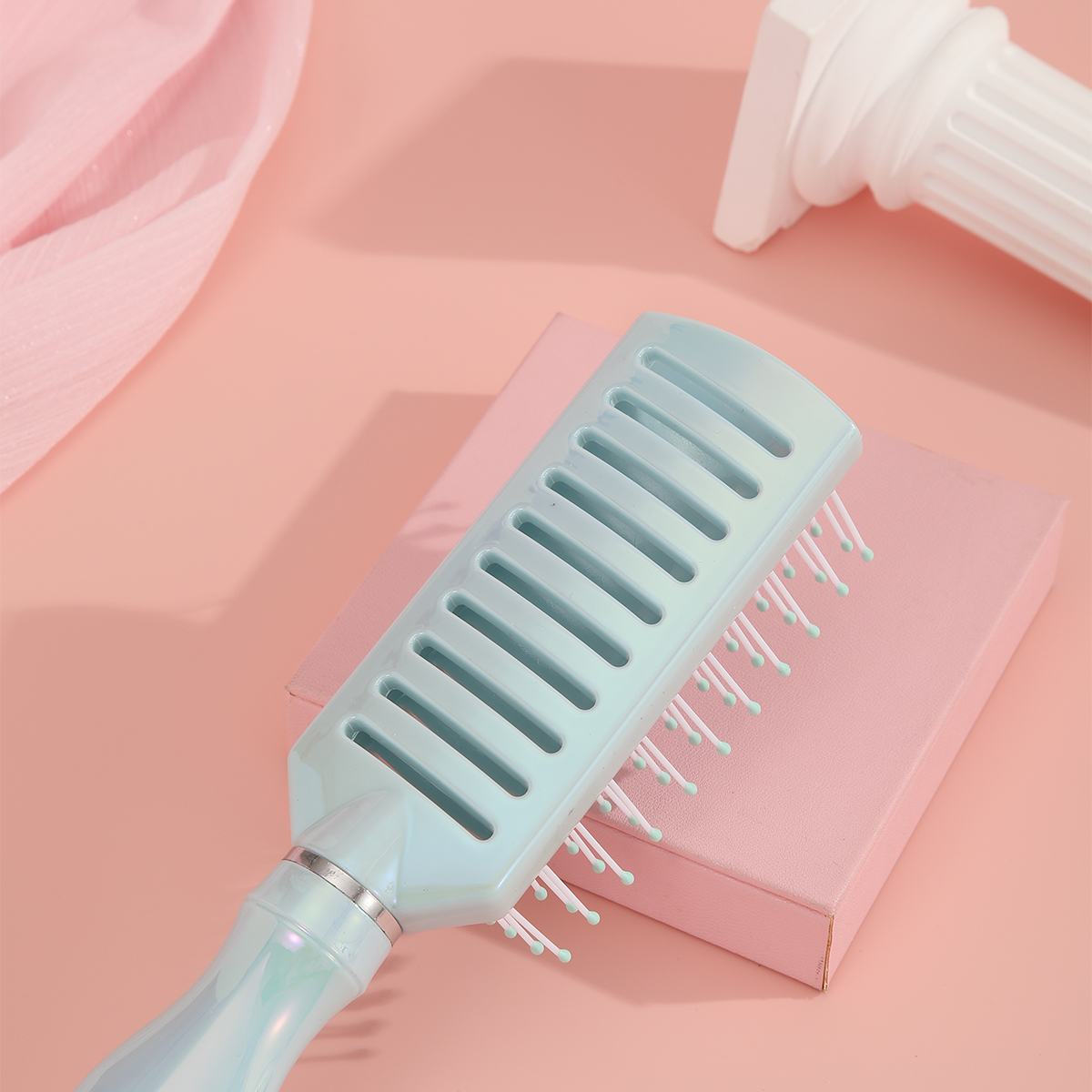 Anti-static hollowed-out hair comb, a fluffy, straight and smooth hair massage comb Item Picture