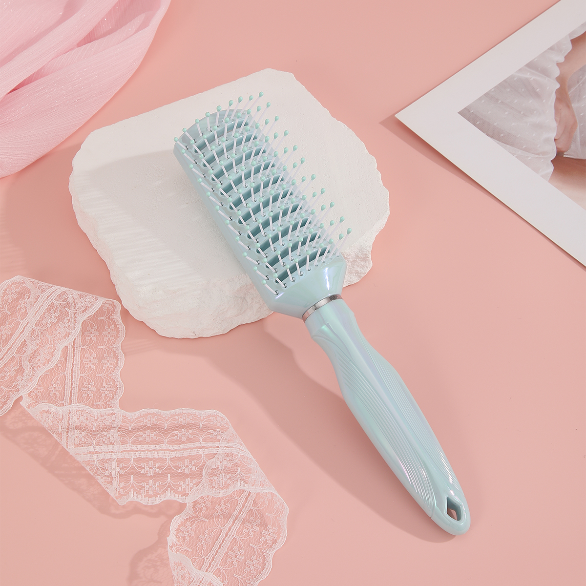 Anti-static hollowed-out hair comb, a fluffy, straight and smooth hair massage comb Specification image