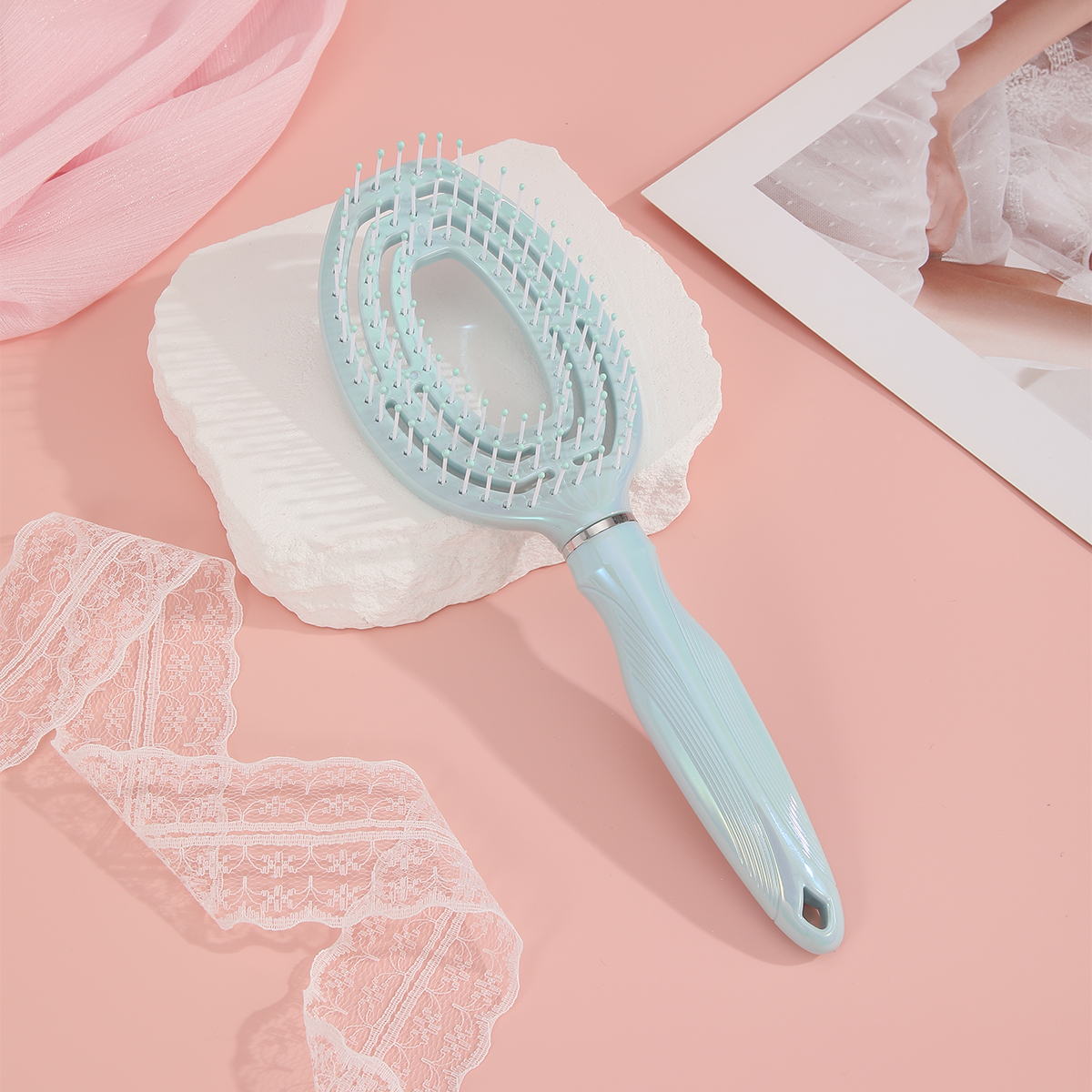 Laser comb with curved back design for hair smoothing, handheld plastic comb, dry and wet dual-purpose comb Application Scenario