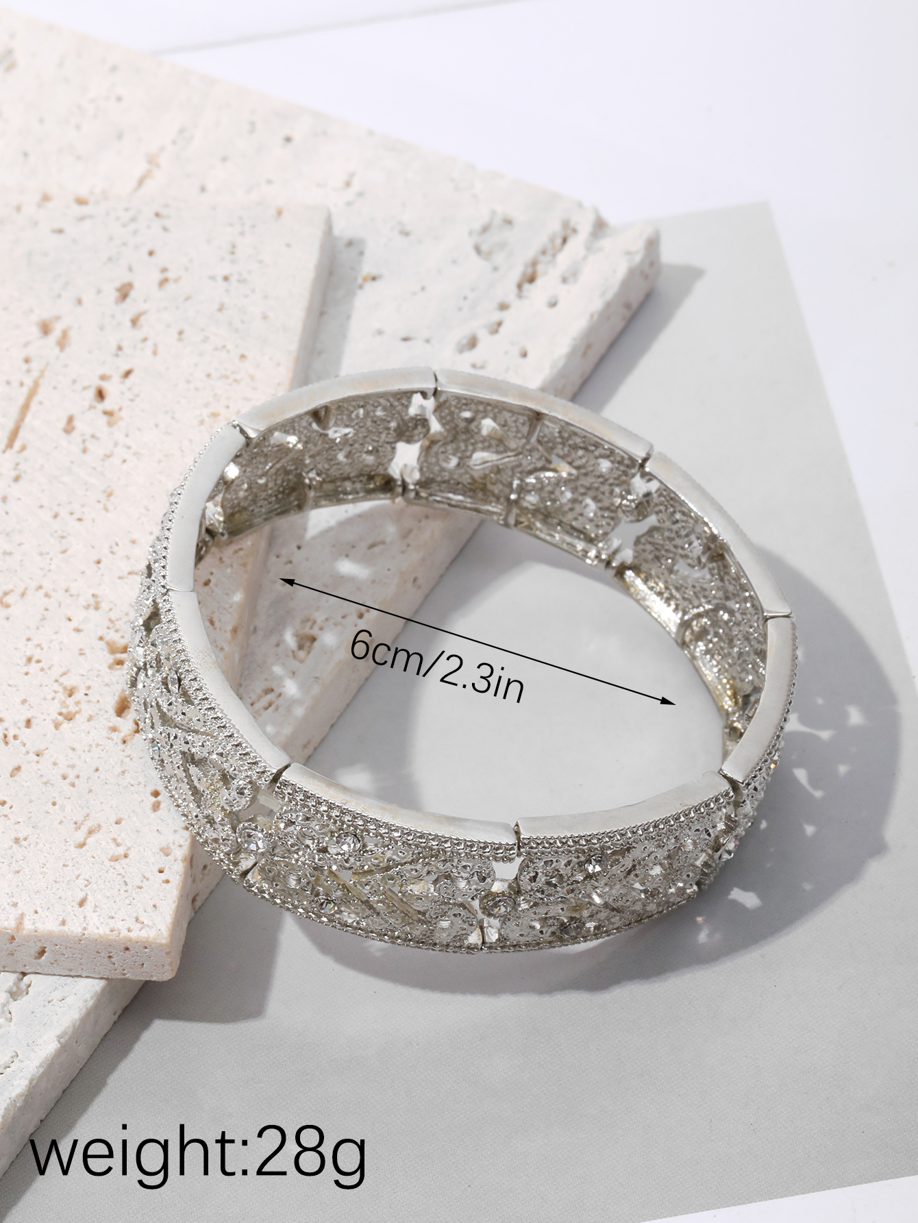 A new retro and unique open bracelet with a fashionable, niche and exquisite design sense details Picture