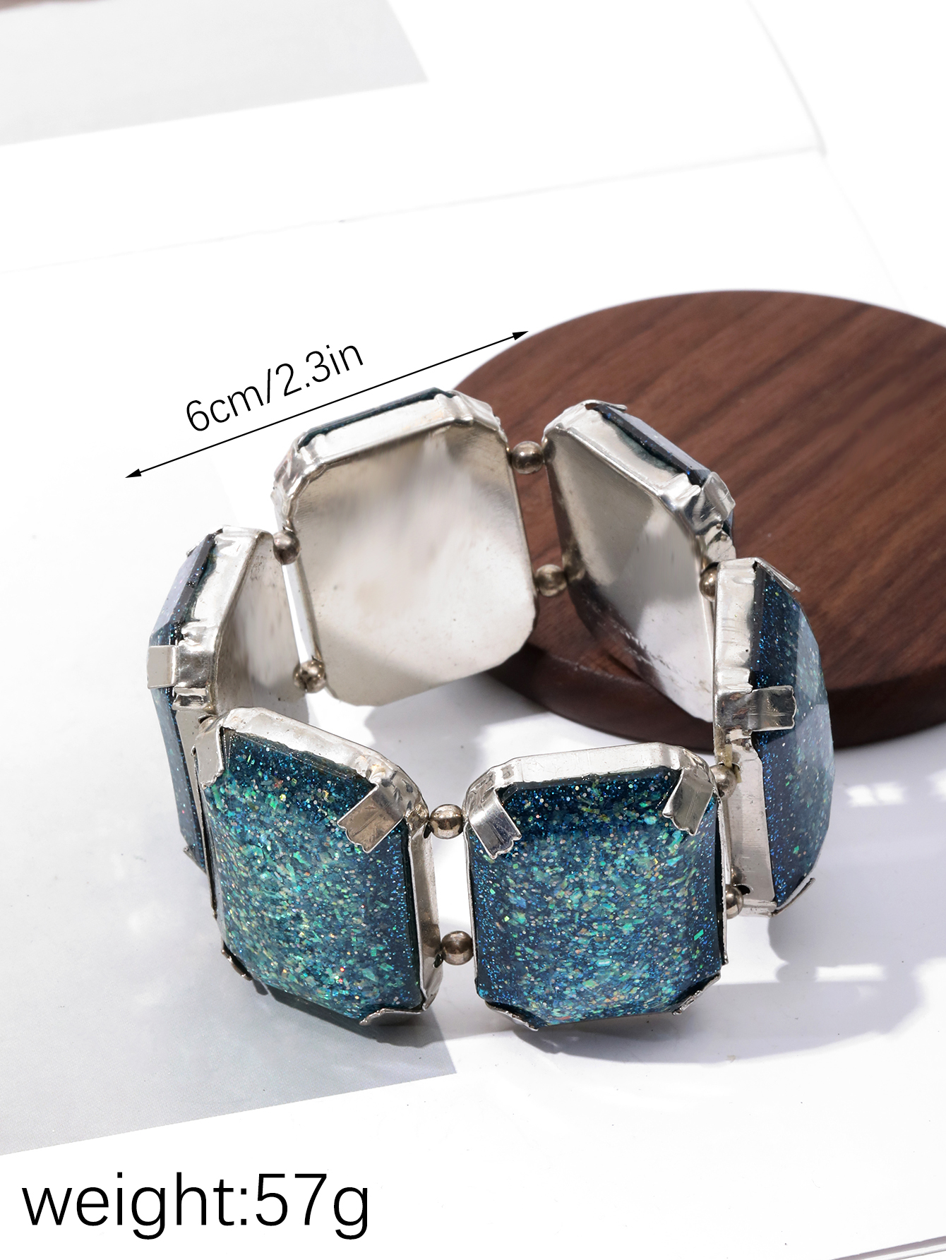 A simple, elegant and versatile blue square bracelet accessory featuring European and American fashion creativity details Picture