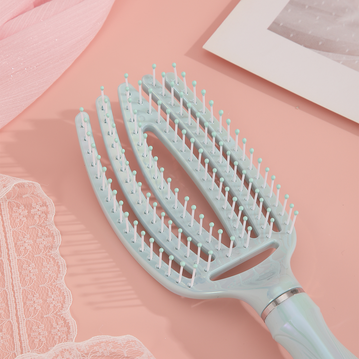 Laser comb with curved back design for hair smoothing, handheld plastic comb for dry and wet use Application Scenario