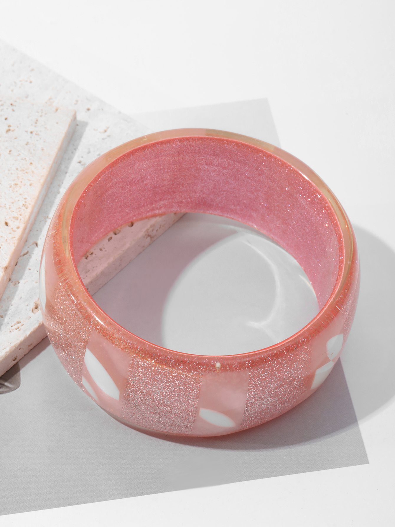 Cross-border European and American fashion resin pink bracelets, wristbands and jewelry for women, high-end jewelry and accessories details Picture