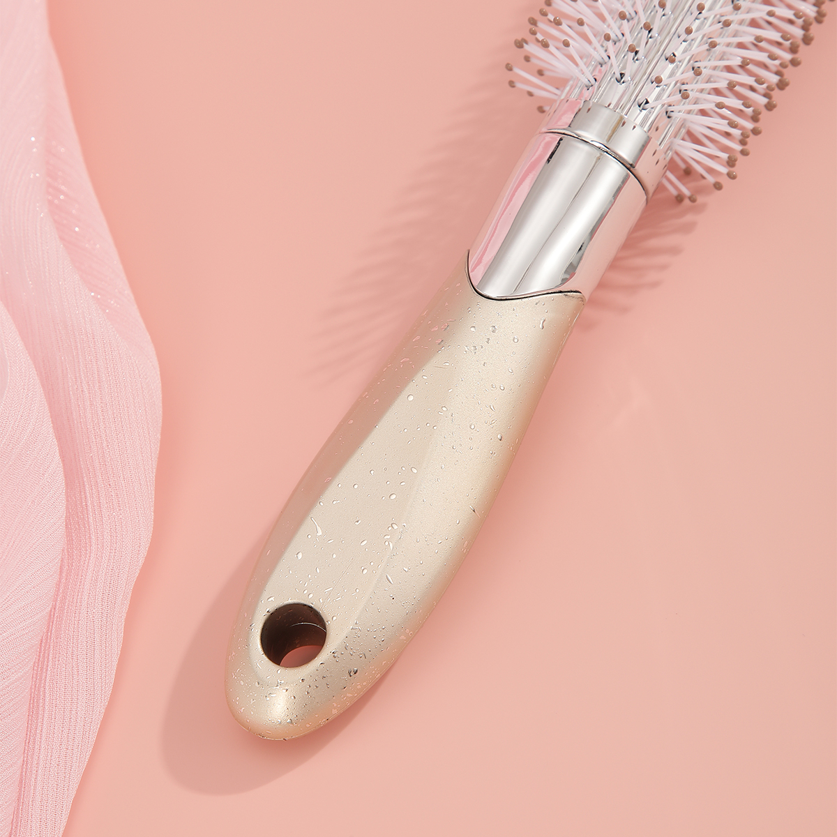 Cylindrical roller comb for hair styling, curling comb for straight hair, household curling comb Application Scenario