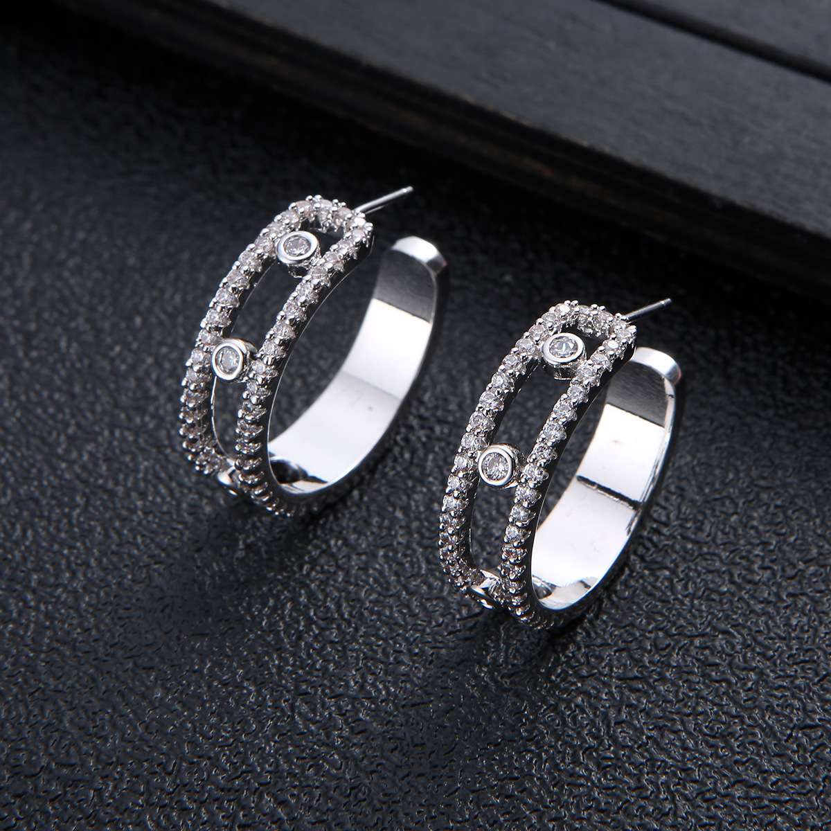 Circle ear buckles, cross-border European style, trendy micro-set large earrings, fashionable and elegant earrings, large circle earrings details Picture