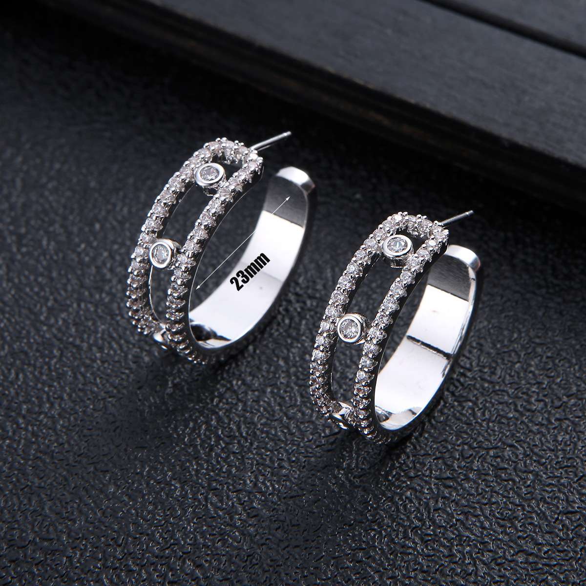 Circle ear buckles, cross-border European style, trendy micro-set large earrings, fashionable and elegant earrings, large circle earrings Specification image
