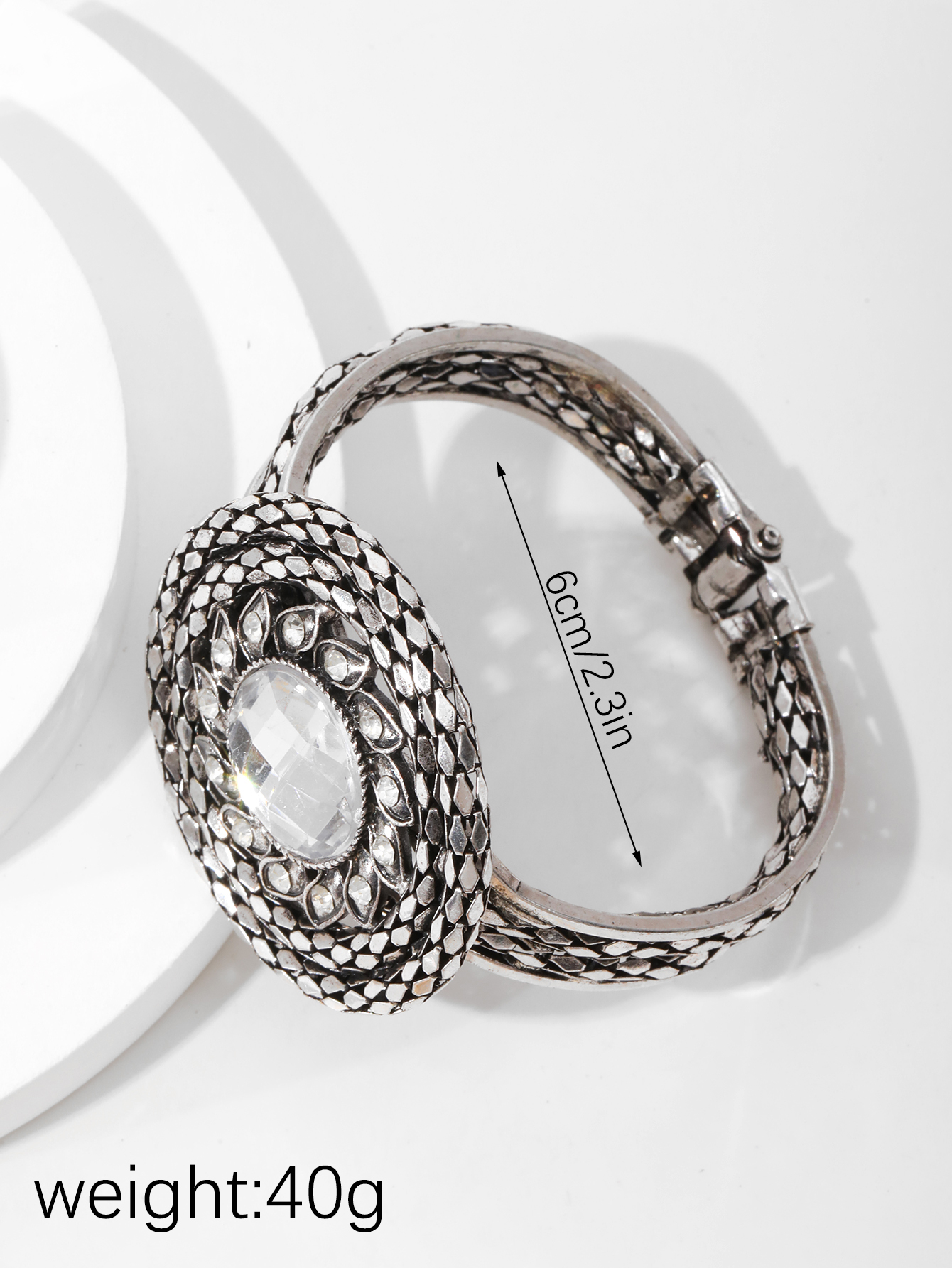 The new European and American fashion high-end full diamond sunflower bracelet features a light luxury and niche design, making it a versatile wristband