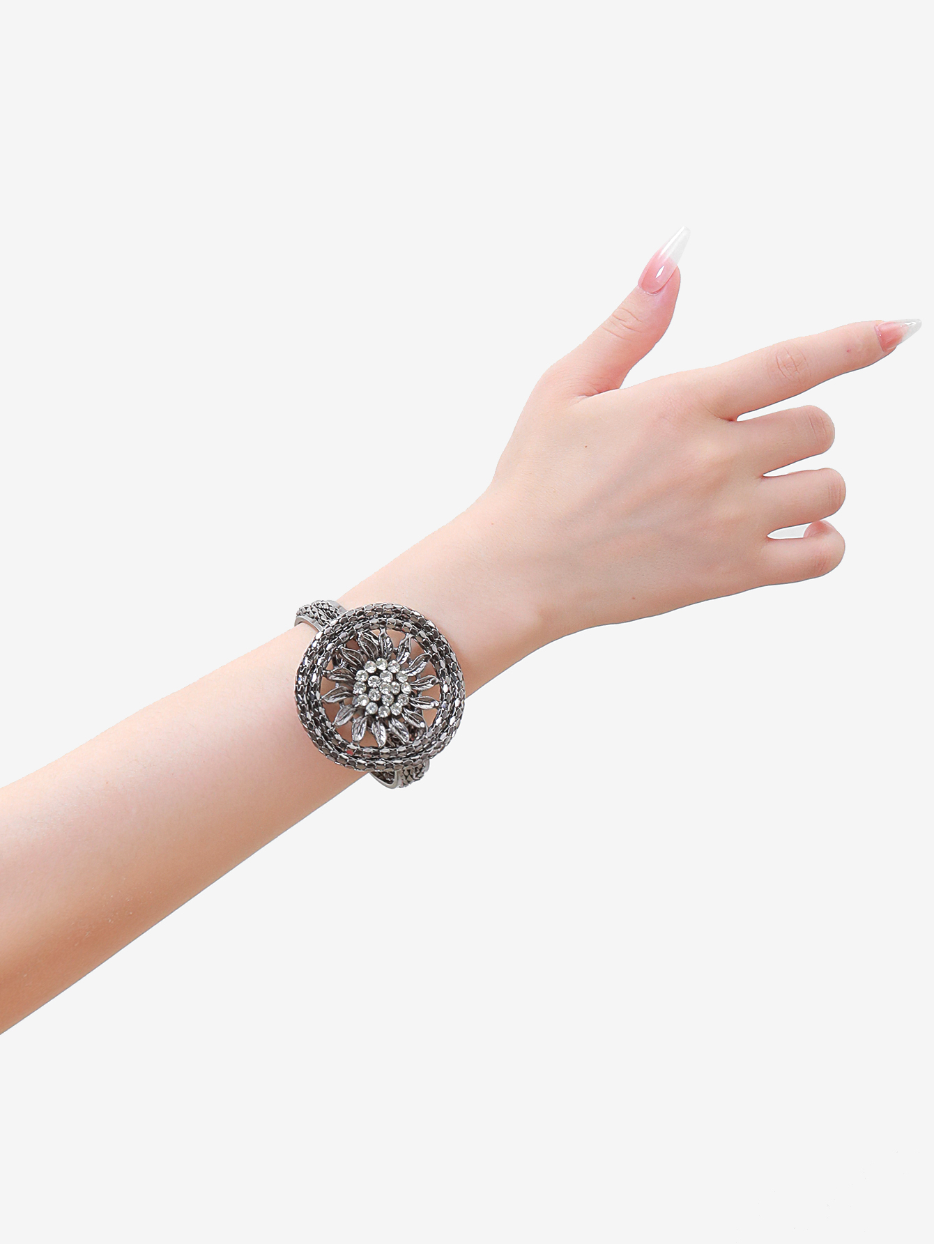 The new European and American fashion high-end full diamond sunflower bracelet features a light luxury and niche design, making it a versatile wristband Application Scenario