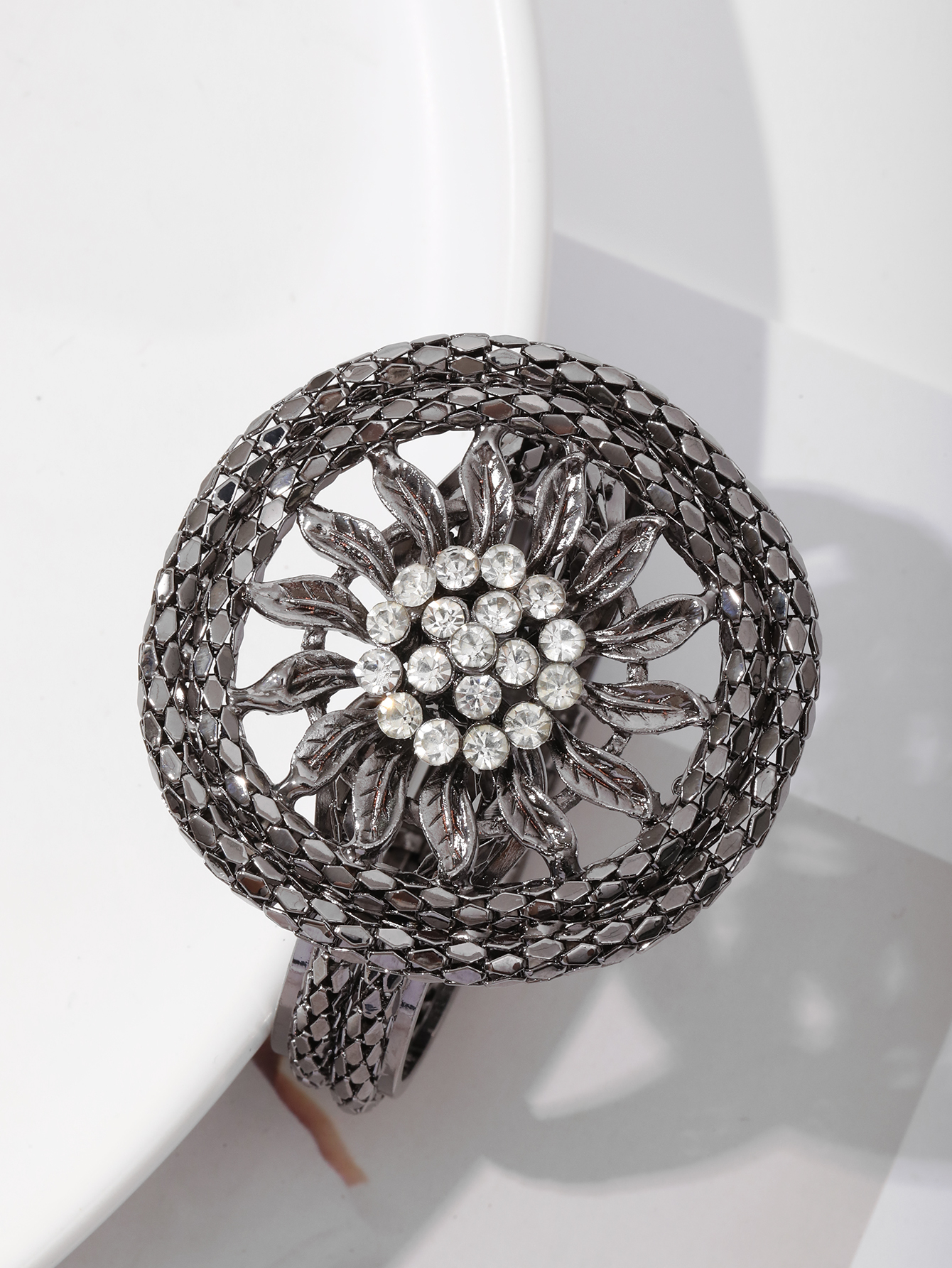 The new European and American fashion high-end full diamond sunflower bracelet features a light luxury and niche design, making it a versatile wristband Specification image