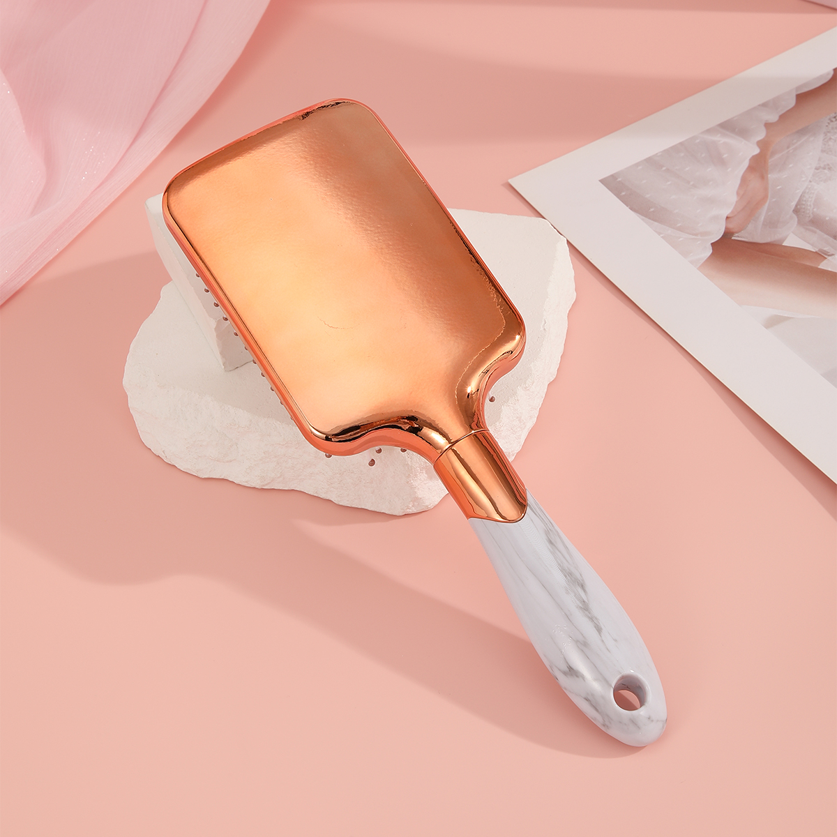 Marble-patterned electroplated airbag comb, rubber anti-static massage scalp and hair smoothing comb Application Scenario