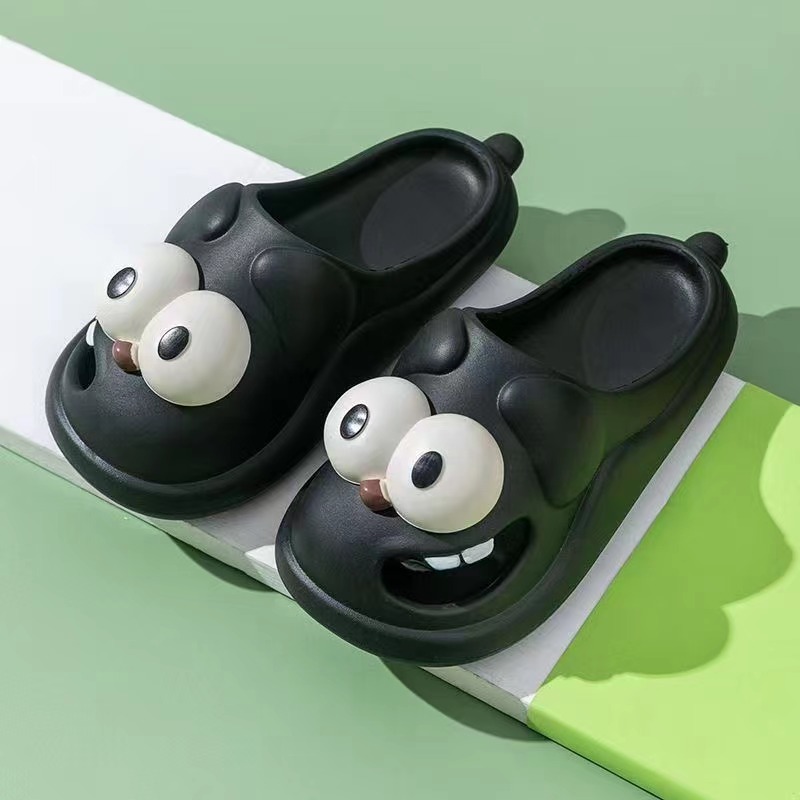 New summer cute cartoon and funny flip-flops with a feeling of stepping on feces, inner lining for indoor home anti-slip, custom-made factory Application Scenario