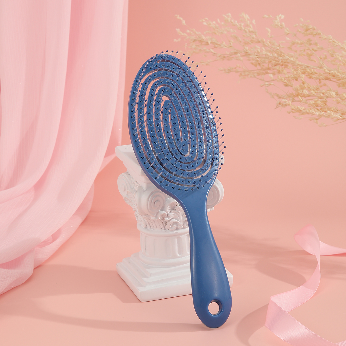 Hollowed-out mosquito-repellent comb, hair straightener, hand-held rib comb, candy-colored dry and wet dual-purpose comb Application Scenario