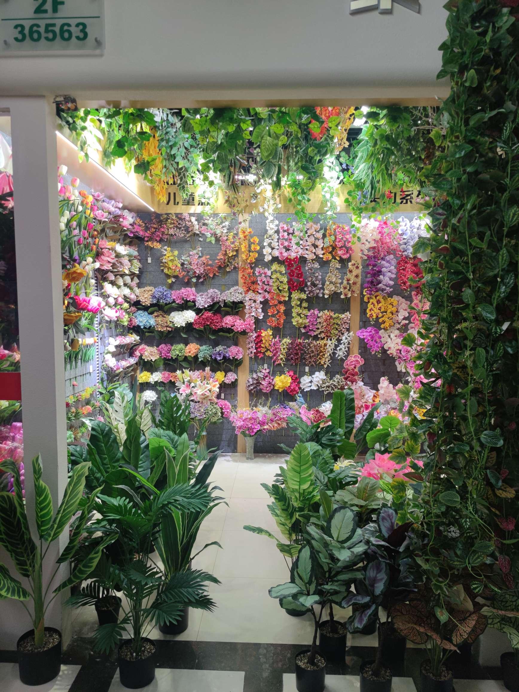 Factory direct sales, artificial flowers, potted plants, bunches, fences, lawns, soft hangings, vines Item Picture