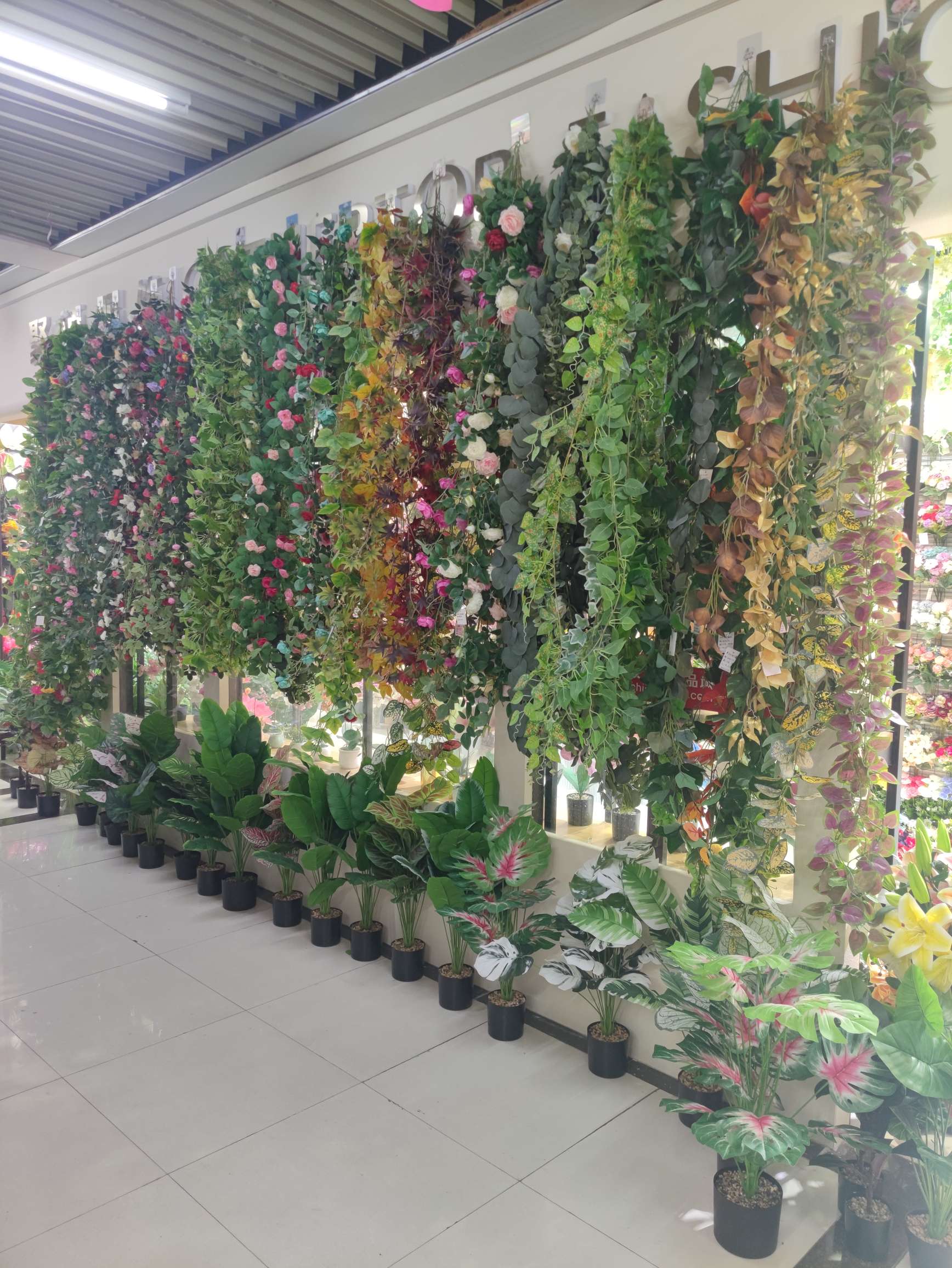 Factory direct sales, artificial flowers, potted plants, bunches, fences, lawns, soft hangings, vines Application Scenario