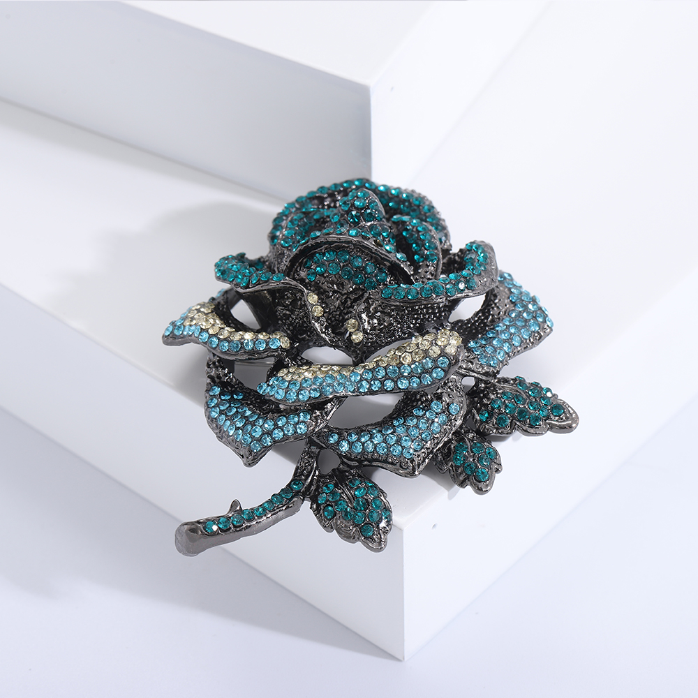 Creative Heavy Industry rose brooch, retro Chinese style water diamond flower pin, suit jacket, personalized brooch accessory, European and American retro high-end rose brooch for women, new heavy industry full diamond brooch accessory Specification image