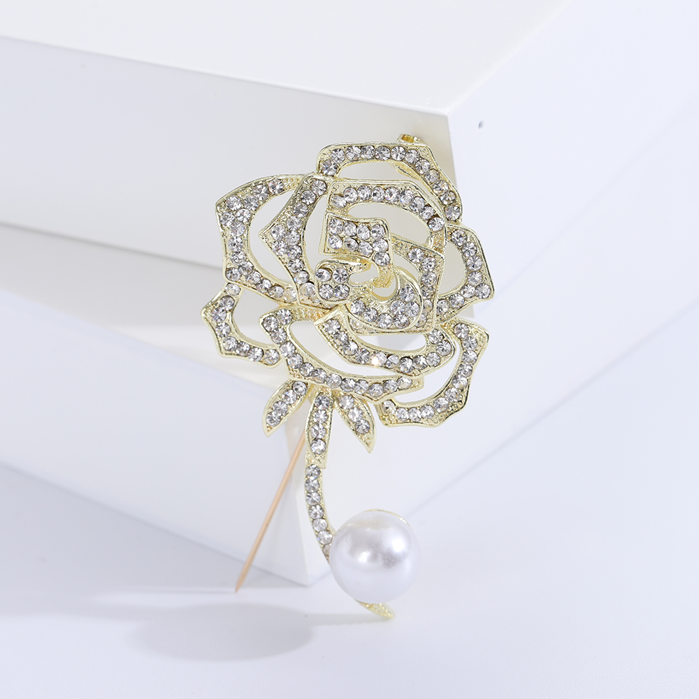 Chanel style luxurious and elegant rose brooch, pearl accessories, high-end shawl buckle, Japanese and Korean flower brooch, women's water diamond rose brooch, high-end women's design sense, niche coat brooch, elegant suit sweater, brooch accessories details Picture