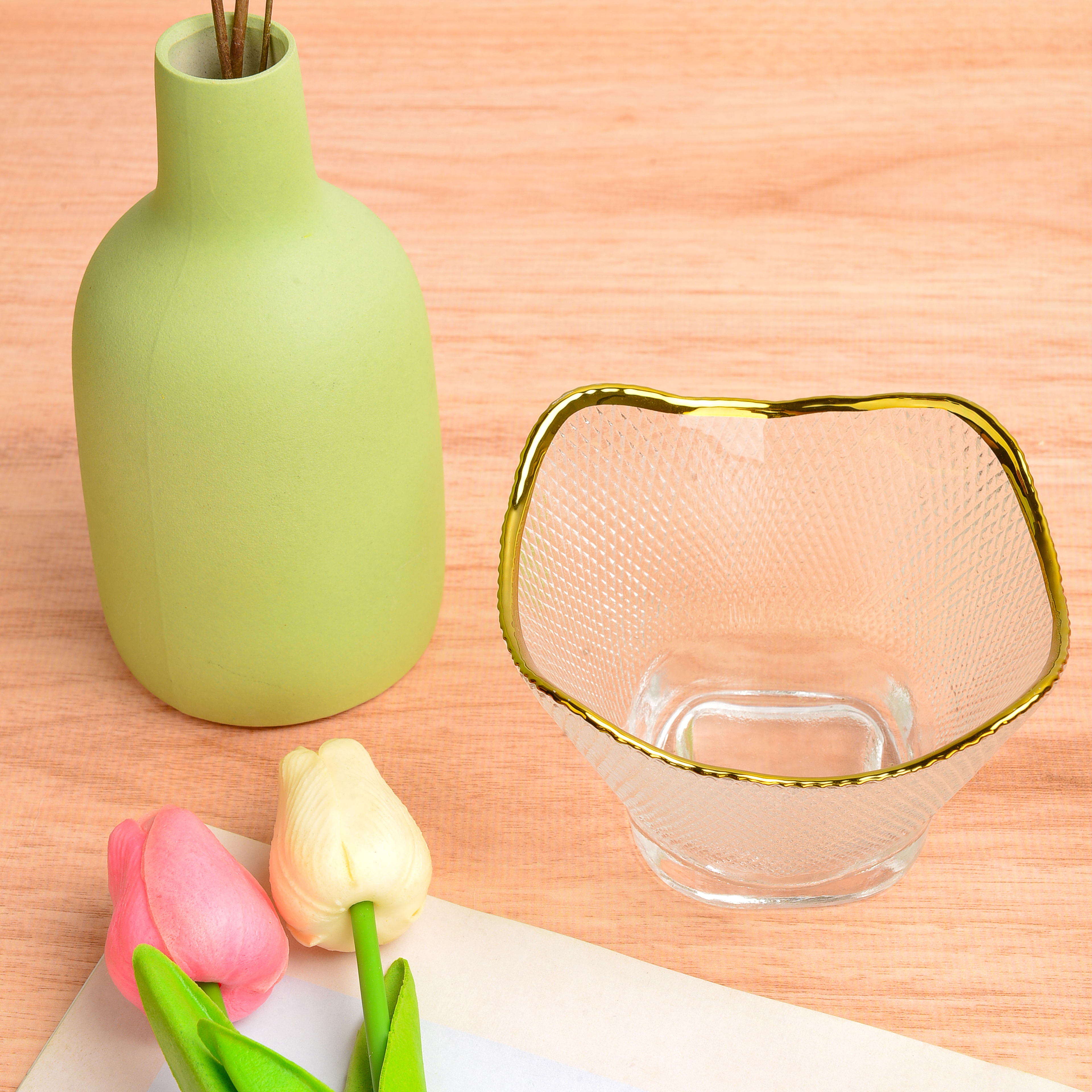 The square transparent gold-rimmed glass bowl, the unique hammer-patterned fruit bowl, and the square bamboo hat salad bowl are best-selling items Specification image