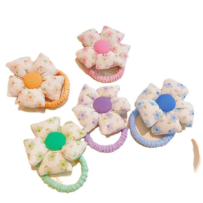 New children's flower-shaped hair tie for girls and babies, no hair damage, tied in a ponytail bun headwear, cute leather band for little girls Application Scenario