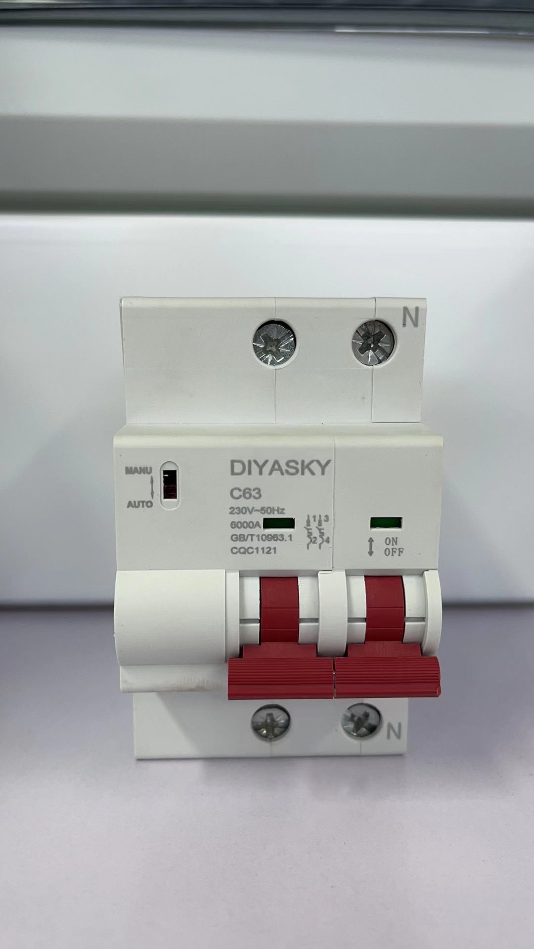 光伏配电箱专用过欠压自恢复手动直流交流保护器2P3P4P63A80A100A125A非数显