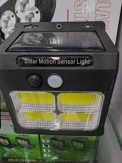 Solar Wall Light 4 Grid Led0