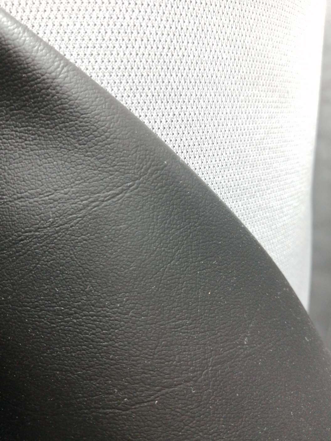 Calf pattern, mesh at the bottom, width 1.6 meters. PVC material