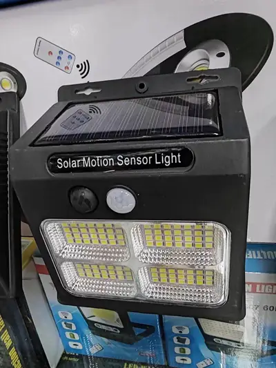 Solar Wall Light 4 Grid Led1