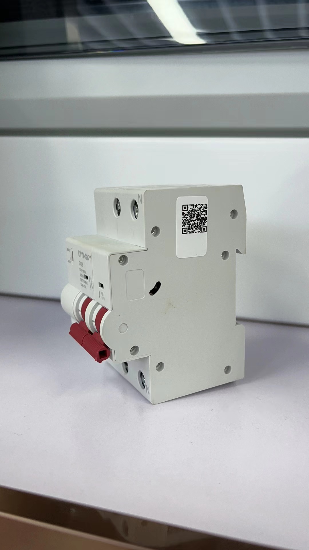 过欠压保护器产品图