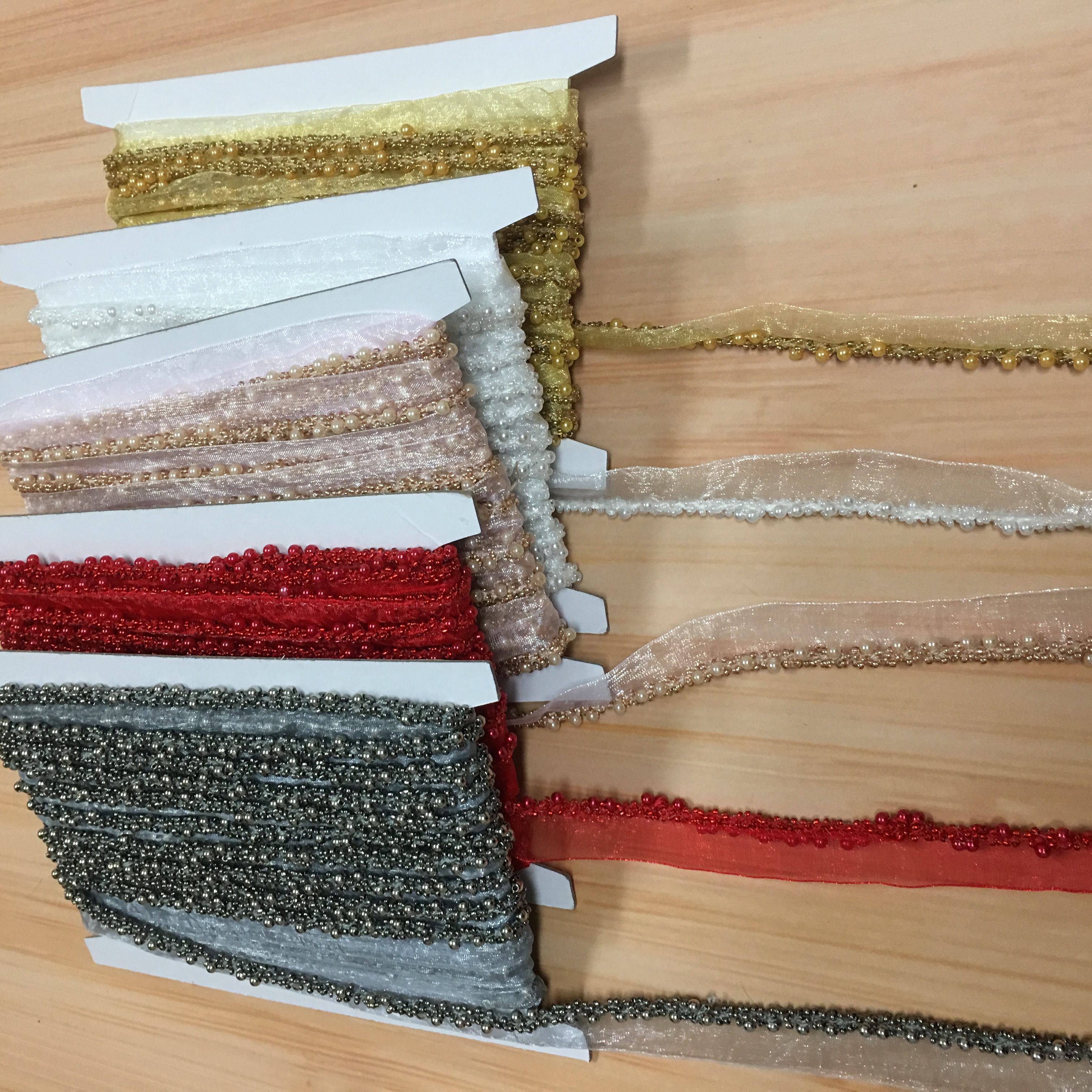 The auxiliary materials are nailed with pearl flower borders, colorful bubble large bead mesh and pearl lace Application Scenario