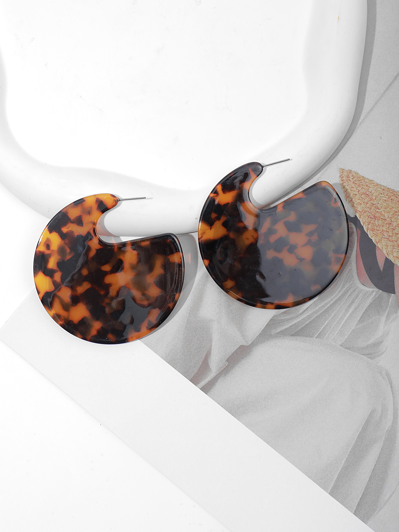 New irregular geometric round resin sheet earrings and acrylic acetate earrings from Europe and America Item Picture